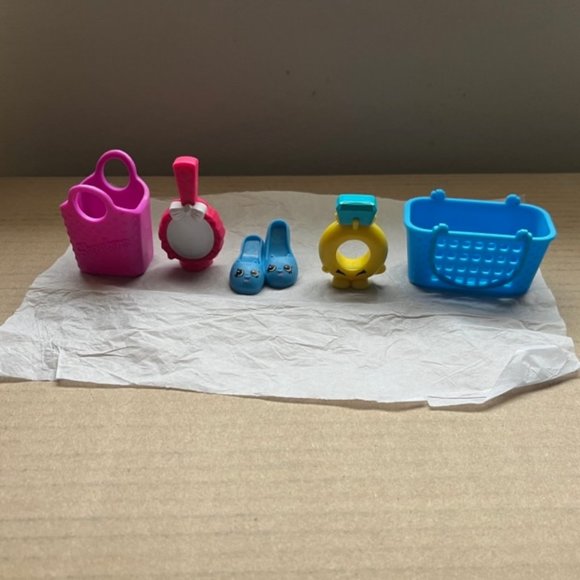 Shopkins  Ring Blue Kitty Flats Mia Mirror 2 Shopping Bags McDonalds 2015 - Picture 1 of 10